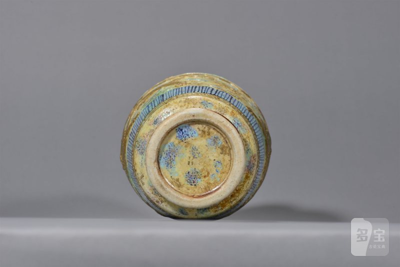 清同治 仿古铜釉堆塑泥金云龙纹莲花尊 - 图5